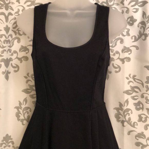 Jessica Simpson U-shaped neckline embroidered back - Picture 2 of 7